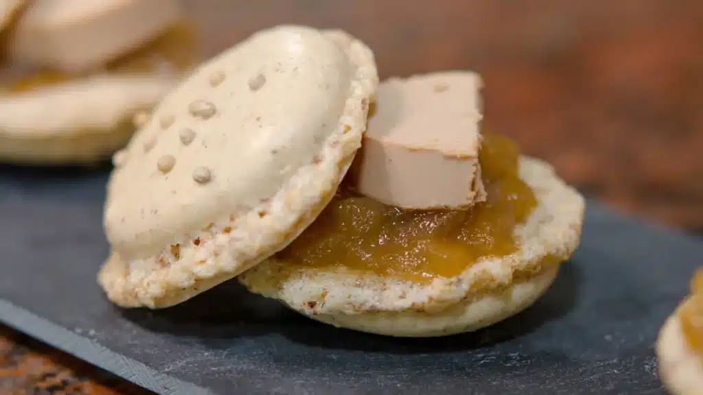 Macarons salés au Foie Gras et Confit d'oignons 4 Macarons salés au foie gras