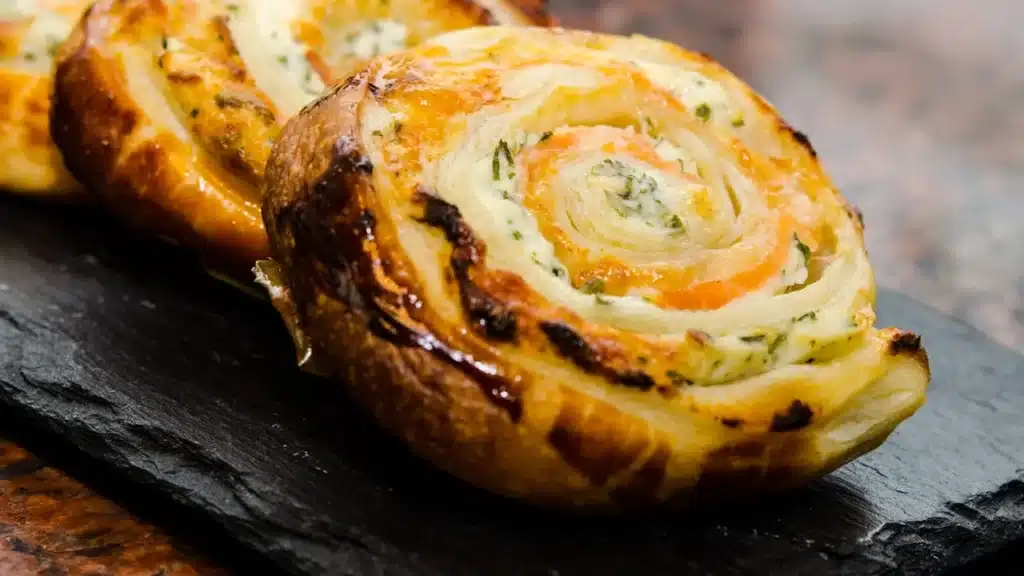 Roulés feuilletés Saumon fumé et Beaufort 1 Roulés feuilletés saumon fumé