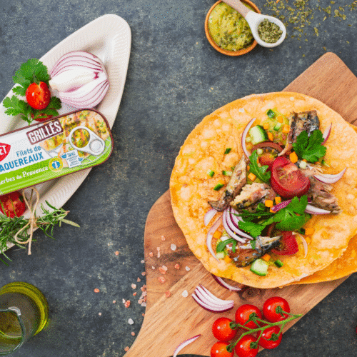 Tortillas maison de blé aux maquereaux, guacamole et légumes croquants