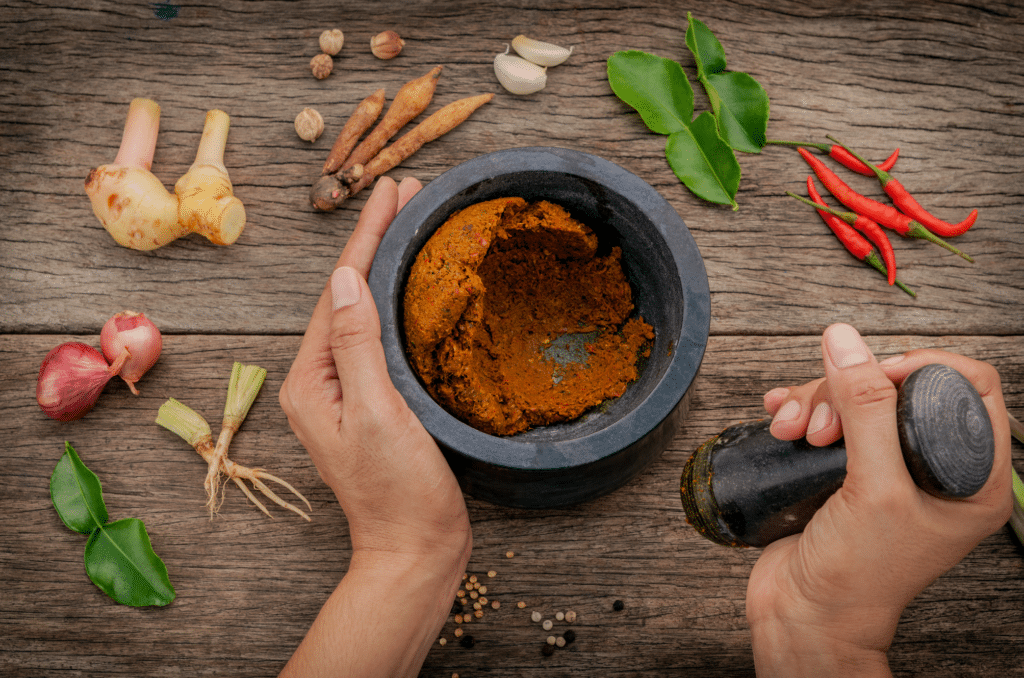 Différence entre pâte de curry et curry en poudre en cuisine